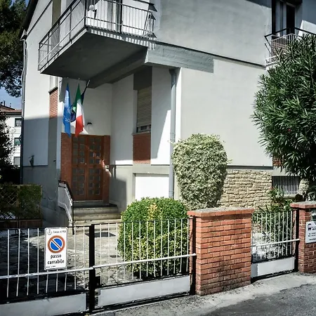 Delfo Penzion Pisa